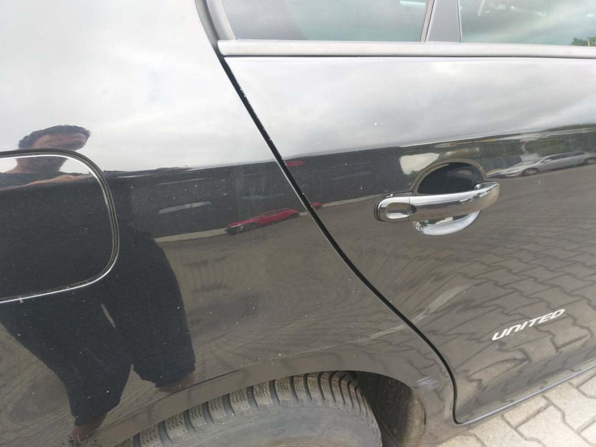 VW Jetta 1K2 original Tür hinten rechts LC9X Deepblack Bj.2009 VW Jetta 1K2 original Tür hinten rechts LC9X Deepblack Bj.2009